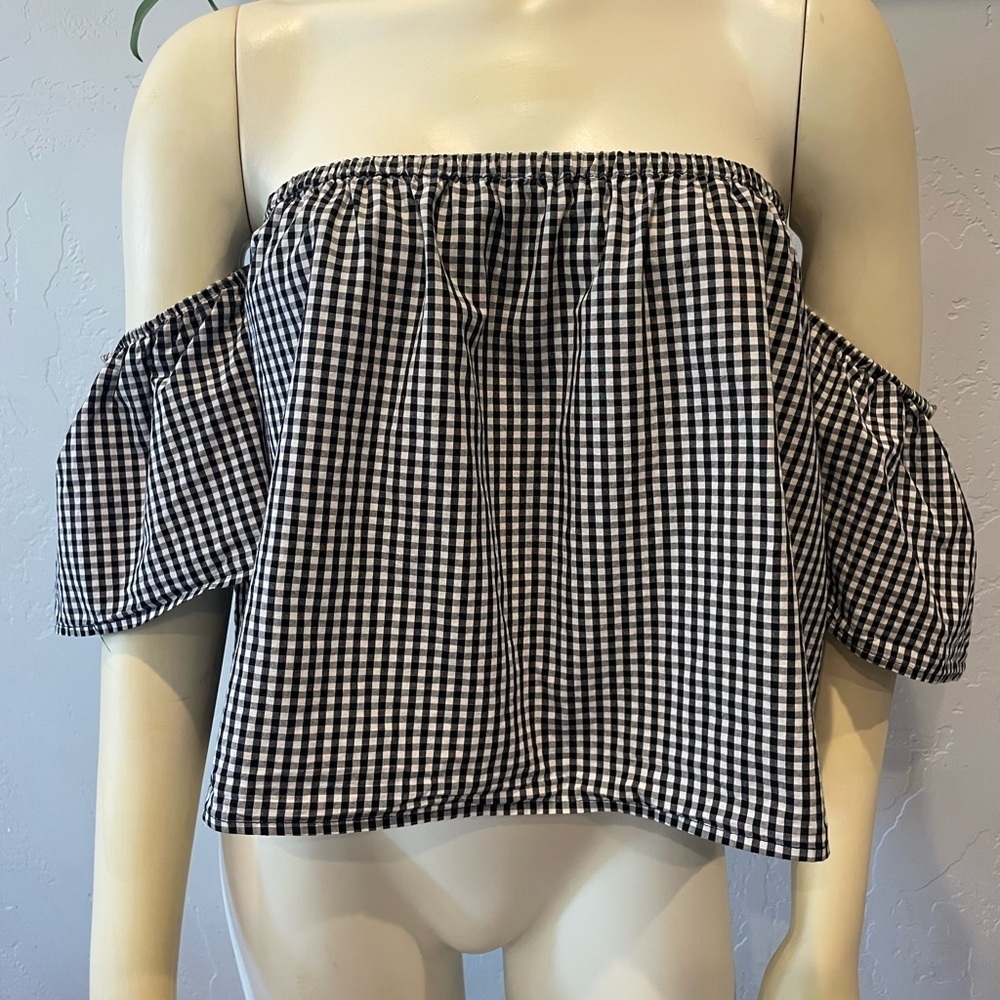 Women’s 100% cotton cropped Black and White Gingham Off-Shoulder Top size medium